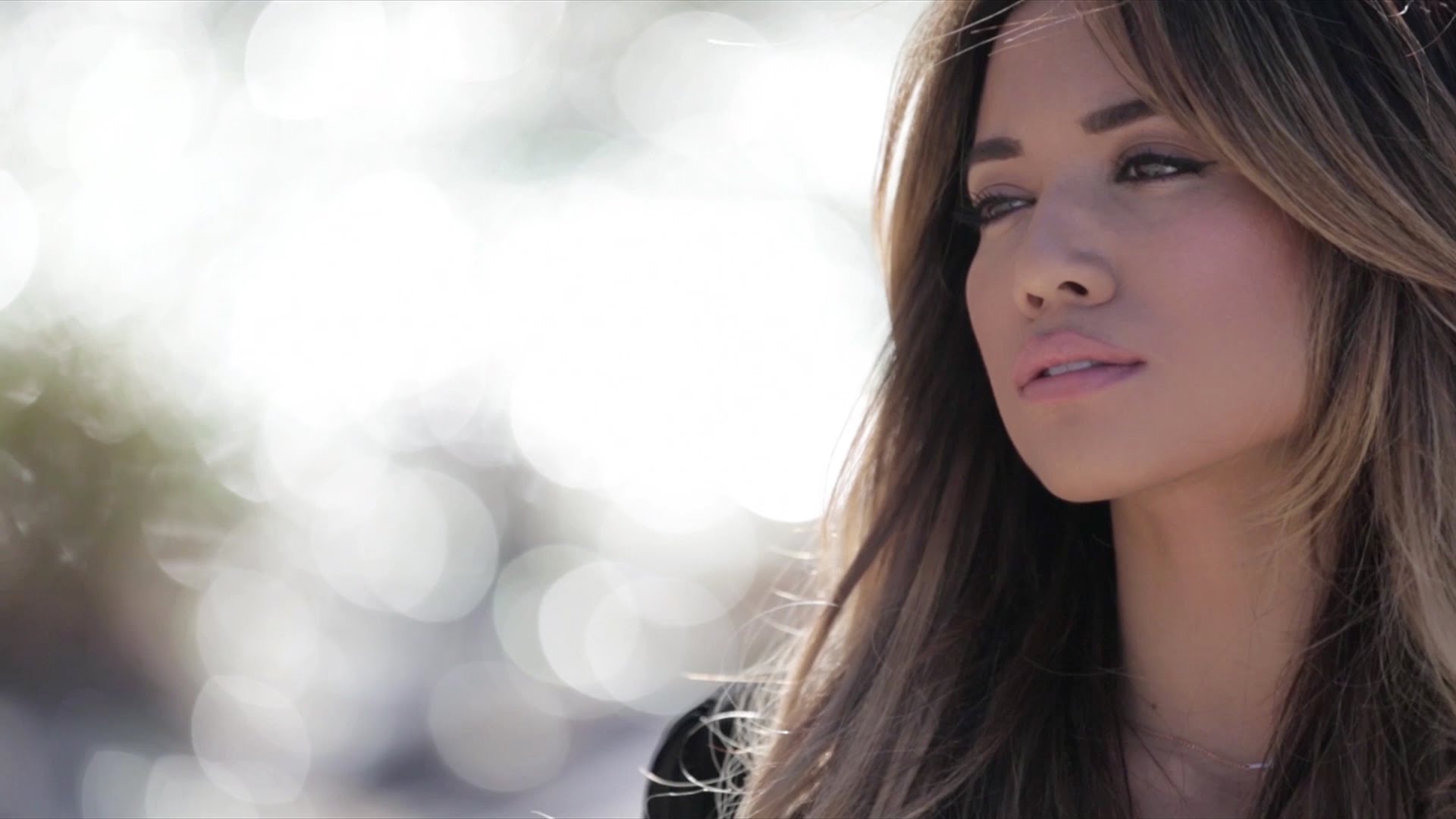 Jessi Malay “The Edge” (Video) Jessi Malay “The Edge” (Video)